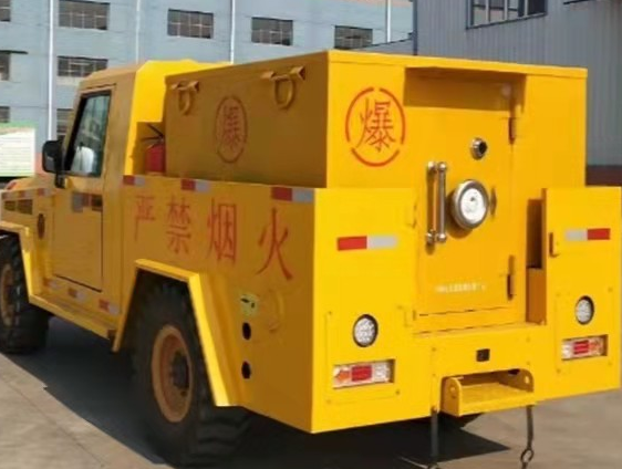 中兴镇凯龙爆破器材运输车：保障爆破任务的安全运行