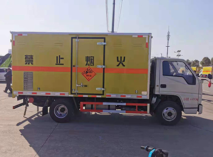 中兴镇爆破器材运输车工人安全操作规范与智能技术保障